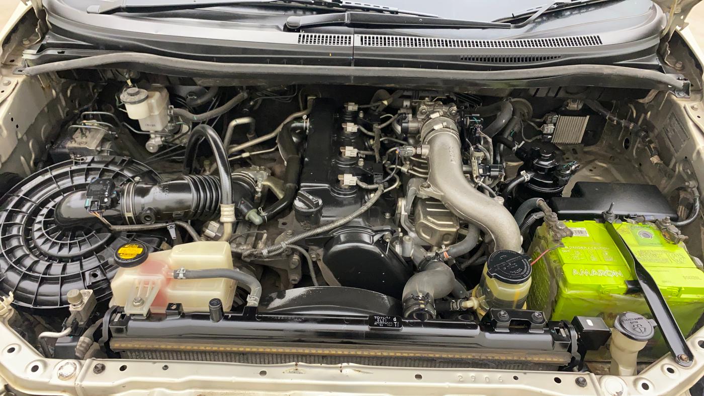 2015 Toyota Innova 2.5 VX 7 STR, Diesel, Manual, 94,748 km, Engine View