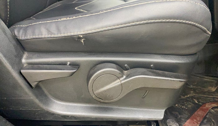 2022 Mahindra Thar LX D AT 4WD HT, Diesel, Automatic, 50,778 km, Driver Side Adjustment Panel