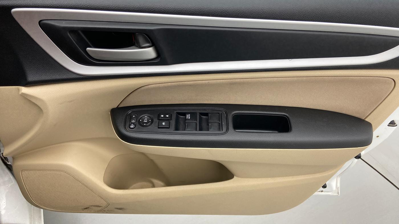 2021 Honda Amaze 1.2L I-VTEC S, Petrol, Manual, 17,147 km, Driver Side Door Panels Control