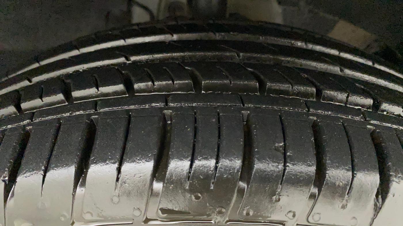 2021 Renault Duster RXS 1.5 PETROL MT, Petrol, Manual, 12,648 km, Right Front Tyre Tread
