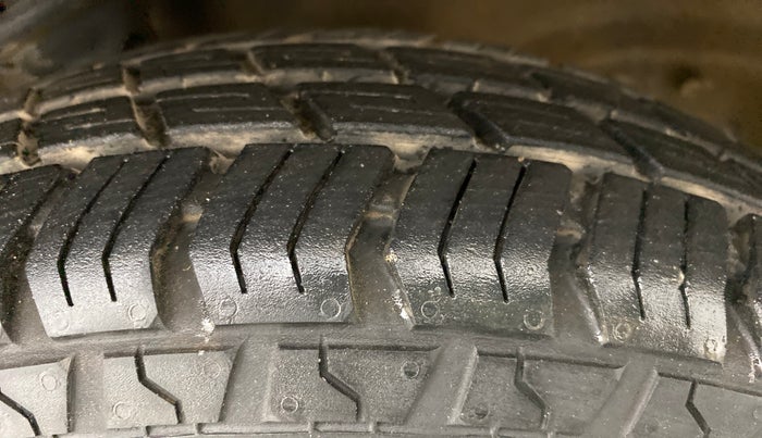 2016 Maruti Alto 800 VXI, Petrol, Manual, 45,782 km, Right Front Tyre Tread