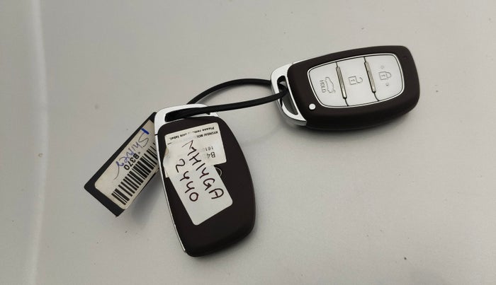 2017 Hyundai Grand i10 ASTA 1.2 KAPPA VTVT, Petrol, Manual, 28,009 km, Key Close Up