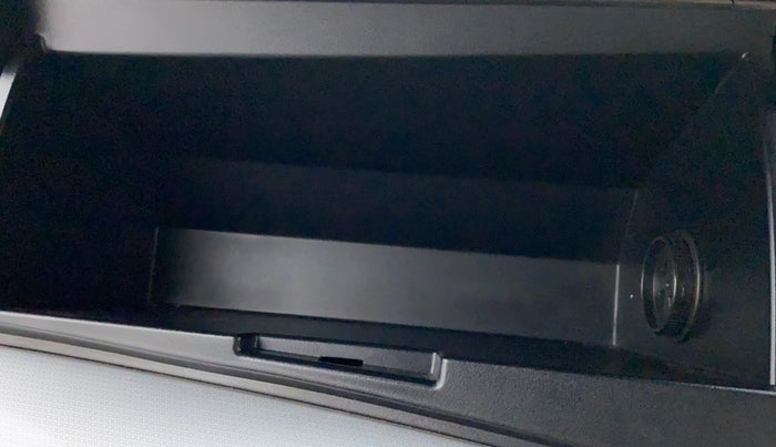 2021 Toyota URBAN CRUISER PREMIUM GRADE AT, Petrol, Automatic, 33,941 km, Cooled Glove Box