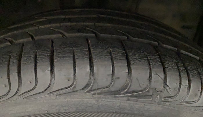 2014 Toyota Etios VX, Petrol, Manual, 11,568 km, Right Front Tyre Tread