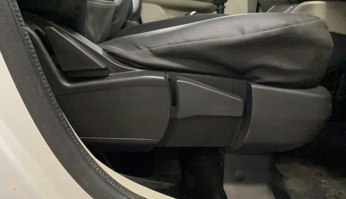 2021 Renault TRIBER RXZ, Petrol, Manual, 13,492 km, Driver Side Adjustment Panel