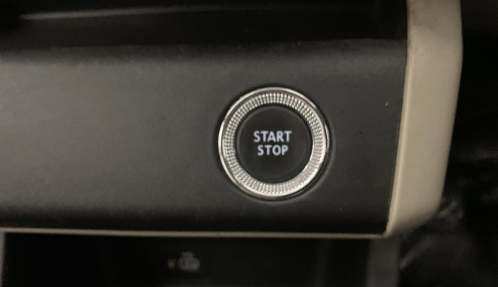 2021 Renault TRIBER RXZ DUAL TONE, Petrol, Manual, 25,482 km, Keyless Start/ Stop Button