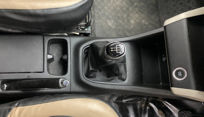 2021 Renault TRIBER RXZ DUAL TONE, Petrol, Manual, 25,482 km, Gear Lever