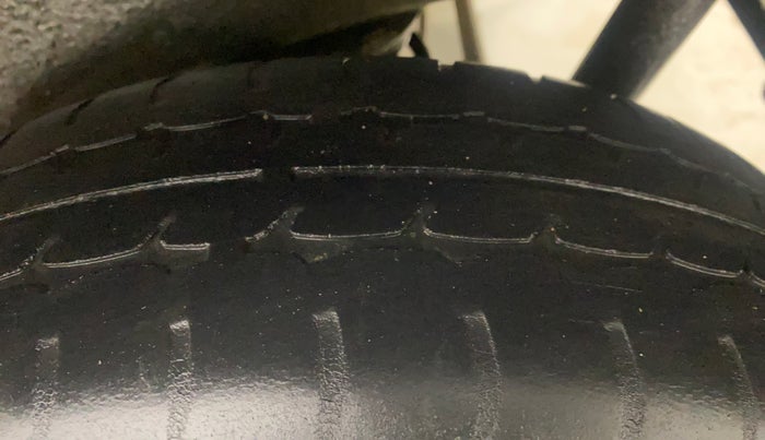 2014 Maruti Wagon R 1.0 VXI, Petrol, Manual, 60,109 km, Left Rear Tyre Tread