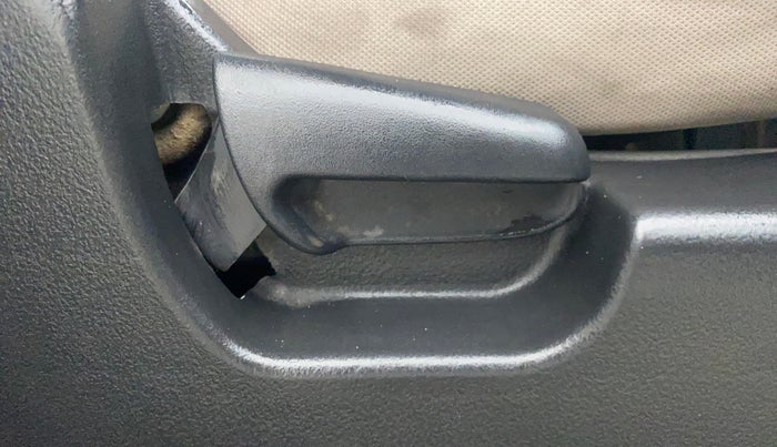 2014 Maruti Wagon R 1.0 VXI, Petrol, Manual, 60,109 km, Driver Side Adjustment Panel