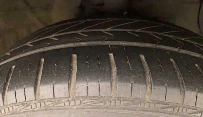 2019 Hyundai Grand i10 SPORTZ AT 1.2 KAPPA VTVT, Petrol, Automatic, 31,938 km, Right Front Tyre Tread