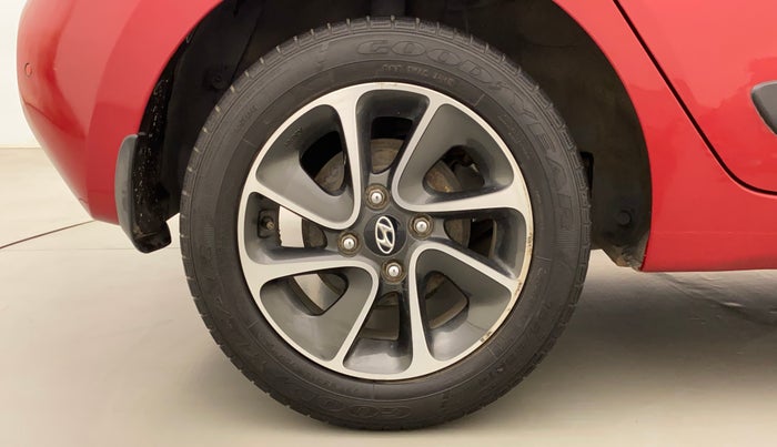 2019 Hyundai Grand i10 SPORTZ AT 1.2 KAPPA VTVT, Petrol, Automatic, 31,938 km, Right Rear Wheel