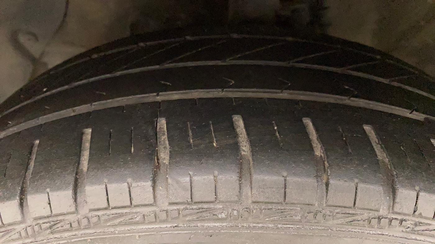 2019 Hyundai Grand i10 SPORTZ AT 1.2 KAPPA VTVT, Petrol, Automatic, 31,938 km, Left Front Tyre Tread