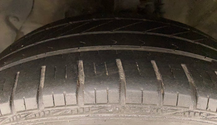 2019 Hyundai Grand i10 SPORTZ AT 1.2 KAPPA VTVT, Petrol, Automatic, 31,938 km, Left Front Tyre Tread