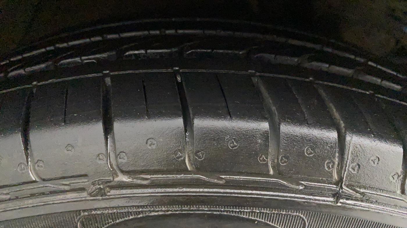 2016 Hyundai Creta SX PLUS AT 1.6 PETROL, Petrol, Automatic, 65,597 km, Right Rear Tyre Tread