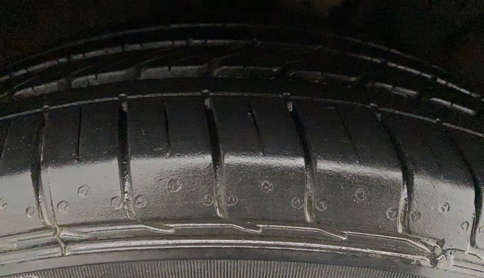 2016 Hyundai Creta SX PLUS AT 1.6 PETROL, Petrol, Automatic, 65,597 km, Right Front Tyre Tread
