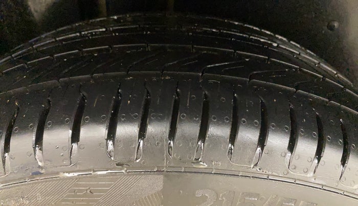 2021 MG HECTOR PLUS SMART 2.0 DIESEL TURBO MT 7-STR, Diesel, Manual, 58,647 km, Right Rear Tyre Tread