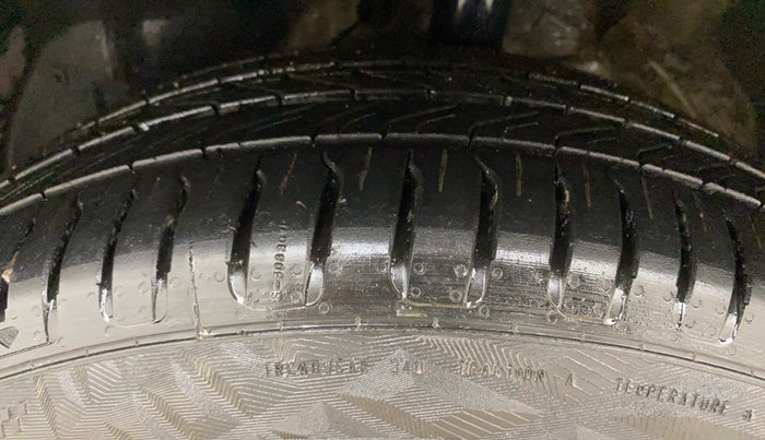 2021 MG HECTOR PLUS SMART 2.0 DIESEL TURBO MT 7-STR, Diesel, Manual, 58,647 km, Left Front Tyre Tread