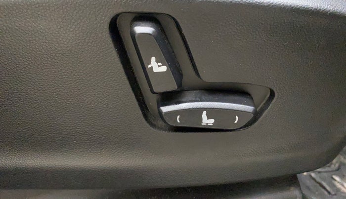 2021 MG HECTOR PLUS SMART 2.0 DIESEL TURBO MT 7-STR, Diesel, Manual, 58,647 km, Driver Side Adjustment Panel