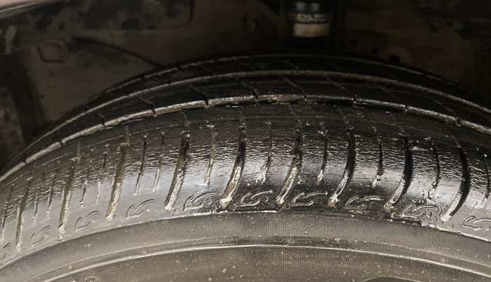 2015 Honda Brio S MT, Petrol, Manual, 38,629 km, Left Front Tyre Tread