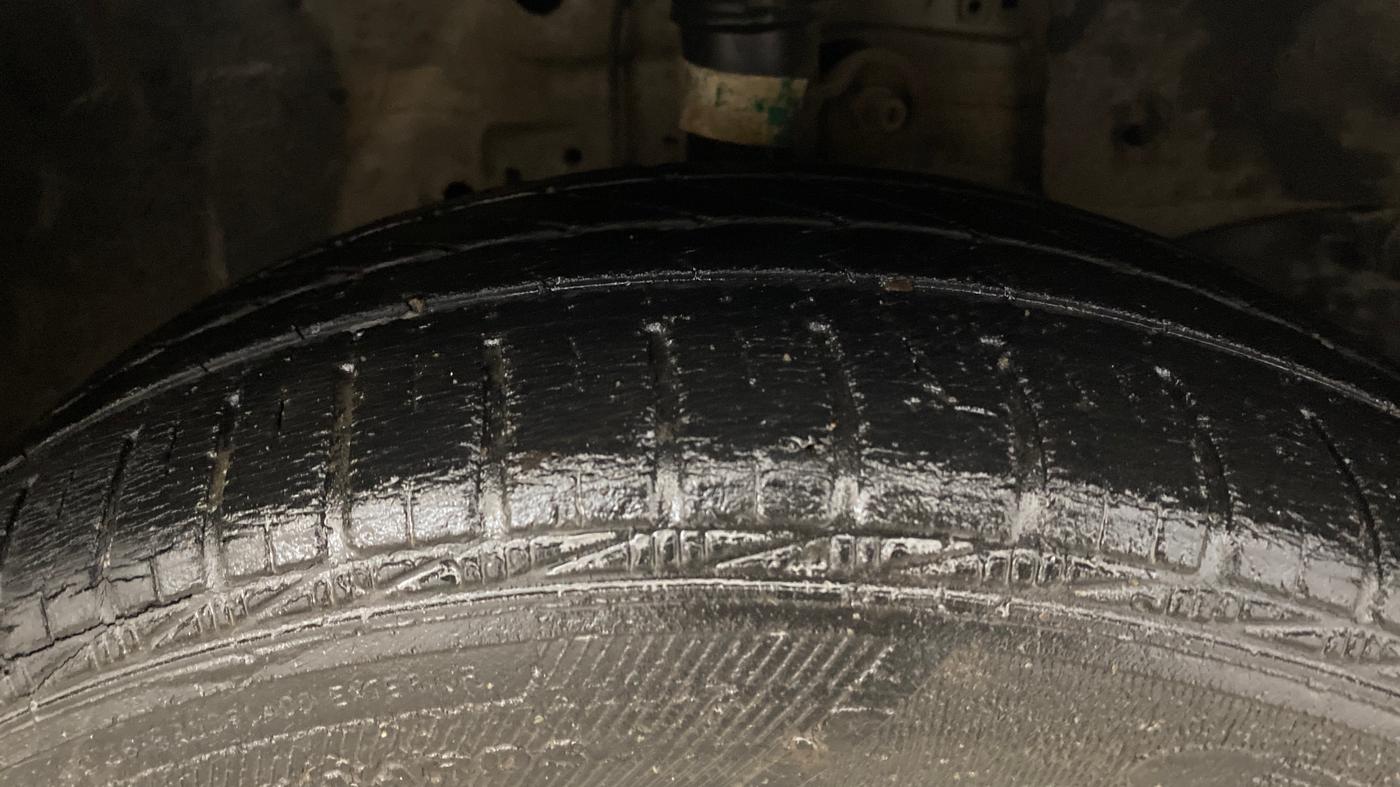 2015 Honda Brio S MT, Petrol, Manual, 38,262 km, Right Front Tyre Tread