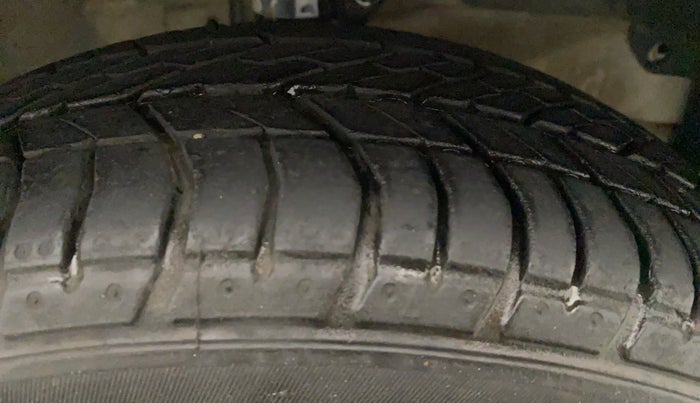 2013 Honda Brio S MT, Petrol, Manual, 91,080 km, Right Front Tyre Tread
