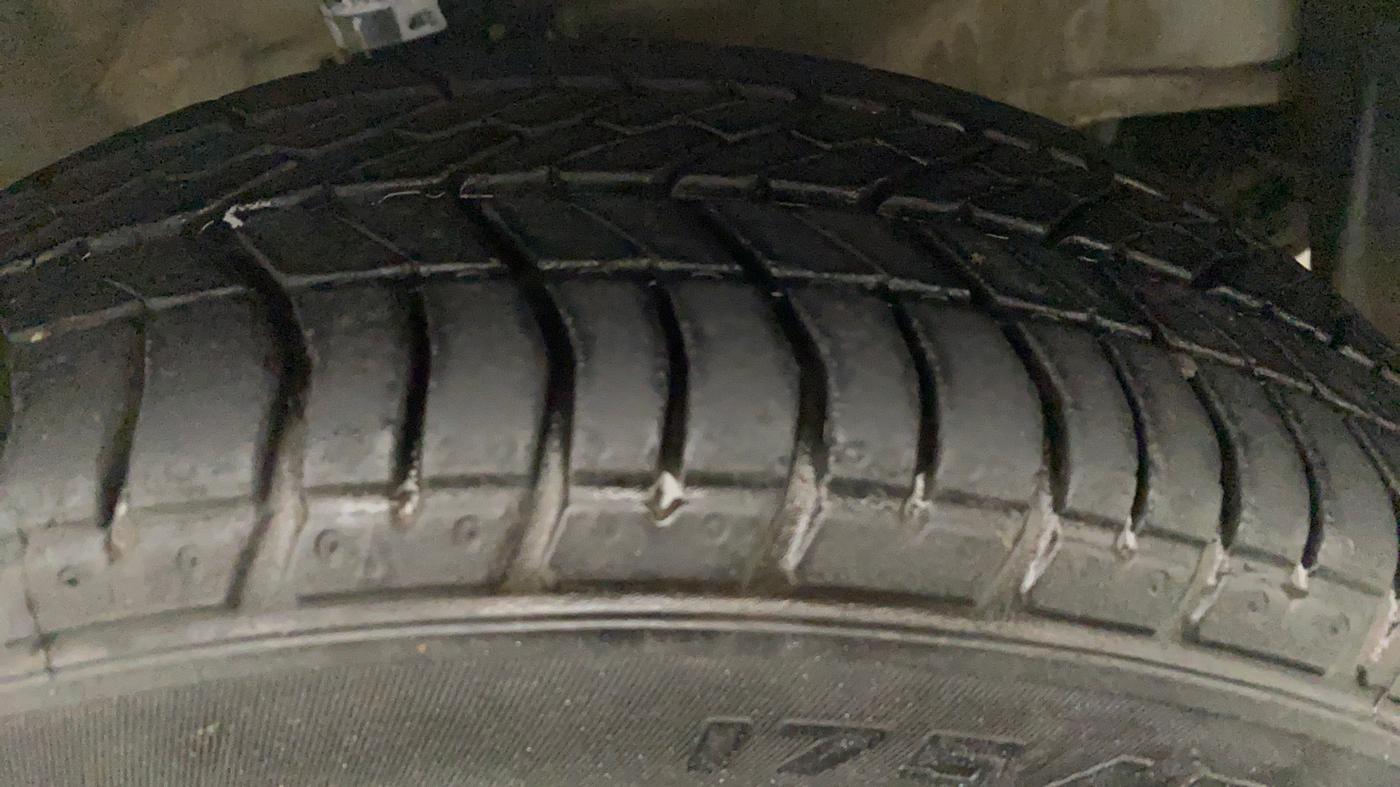 2013 Honda Brio S MT, Petrol, Manual, 91,080 km, Left Front Tyre Tread