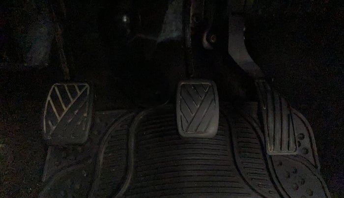 2013 Maruti Swift VXI, Petrol, Manual, 61,817 km, Pedals