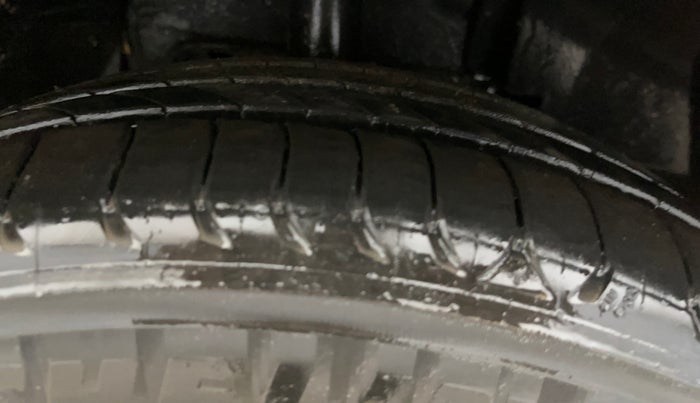 2021 Tata NEXON XMA SUNROOF PETROL, Petrol, Automatic, 86,573 km, Right Front Tyre Tread