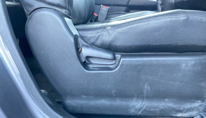 2018 Maruti Wagon R 1.0 LXI CNG, CNG, Manual, 79,328 km, Driver Side Adjustment Panel