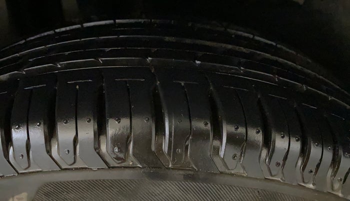 2024 Maruti Dzire ZXI, Petrol, Manual, 12,581 km, Right Rear Tyre Tread