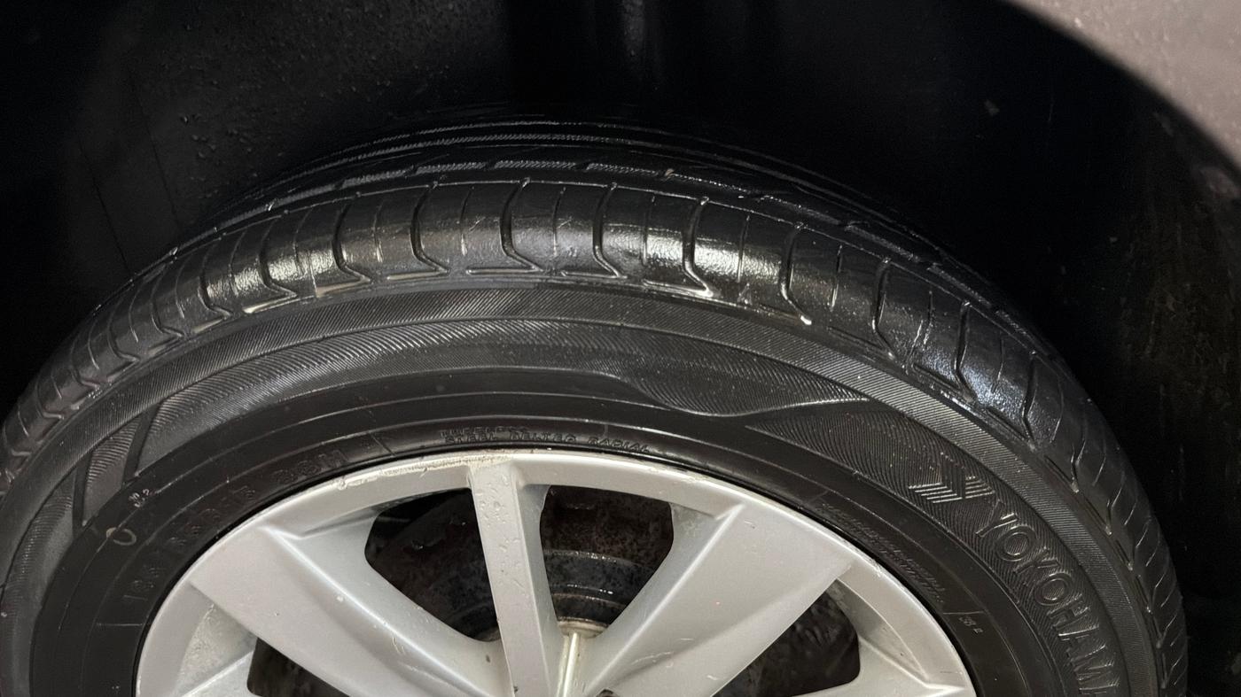 2016 Volkswagen Polo HIGHLINE1.2L, Petrol, Manual, 45,507 km, Left Rear Tyre Tread