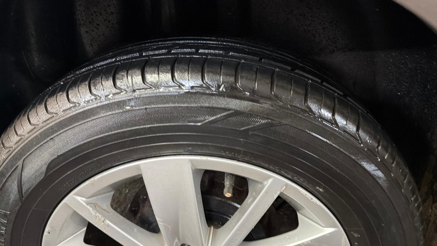 2016 Volkswagen Polo HIGHLINE1.2L, Petrol, Manual, 45,507 km, Right Rear Tyre Tread