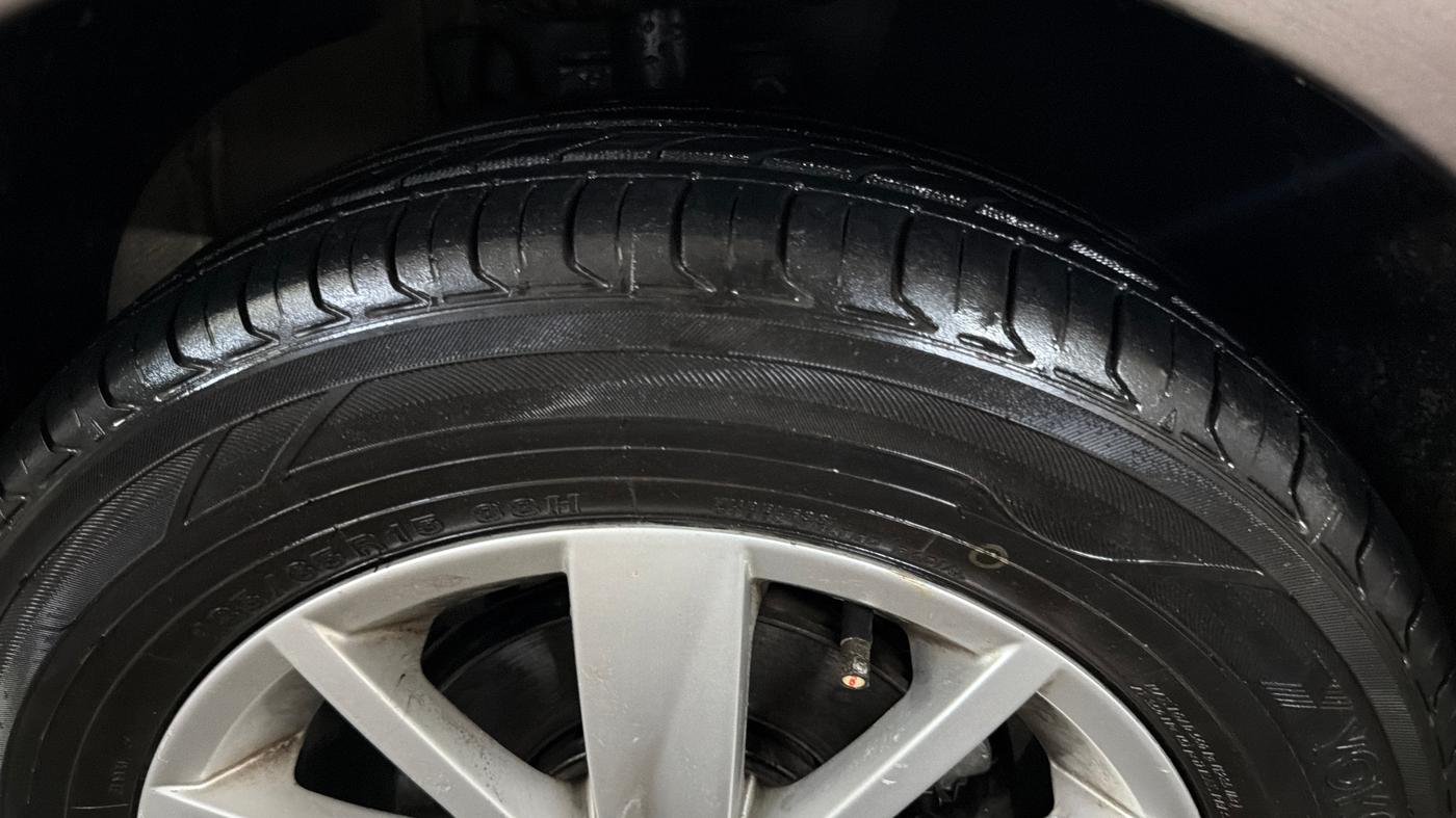 2016 Volkswagen Polo HIGHLINE1.2L, Petrol, Manual, 45,507 km, Right Front Tyre Tread