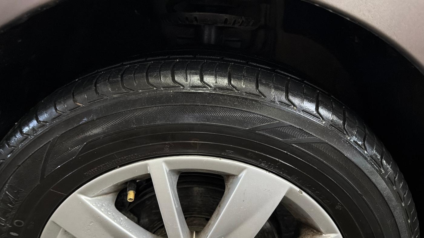 2016 Volkswagen Polo HIGHLINE1.2L, Petrol, Manual, 45,507 km, Left Front Tyre Tread
