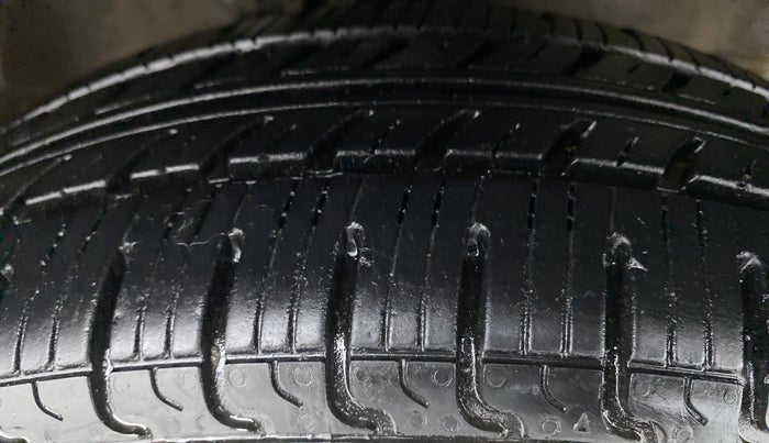 2014 Maruti Wagon R 1.0 VXI, Petrol, Manual, 87,734 km, Right Front Tyre Tread
