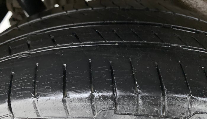 2014 Maruti Wagon R 1.0 VXI, Petrol, Manual, 87,734 km, Right Rear Tyre Tread