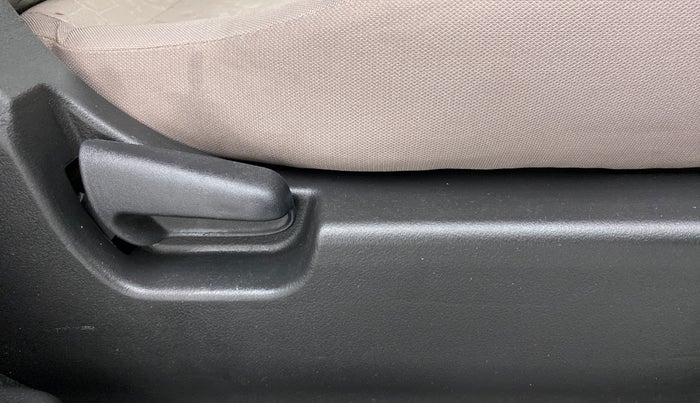 2014 Maruti Wagon R 1.0 VXI, Petrol, Manual, 87,734 km, Driver Side Adjustment Panel
