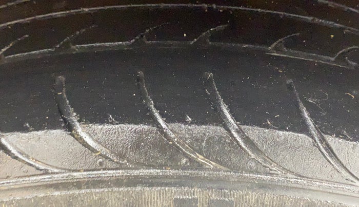 2018 Ford New Figo Titanium 1.5 TDCi Opt, Diesel, Manual, 1,18,136 km, Left Rear Tyre Tread