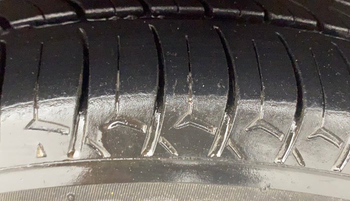 2018 Ford New Figo Titanium 1.5 TDCi Opt, Diesel, Manual, 1,18,136 km, Right Front Tyre Tread