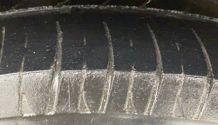 2018 Ford New Figo Titanium 1.5 TDCi Opt, Diesel, Manual, 1,18,136 km, Right Rear Tyre Tread