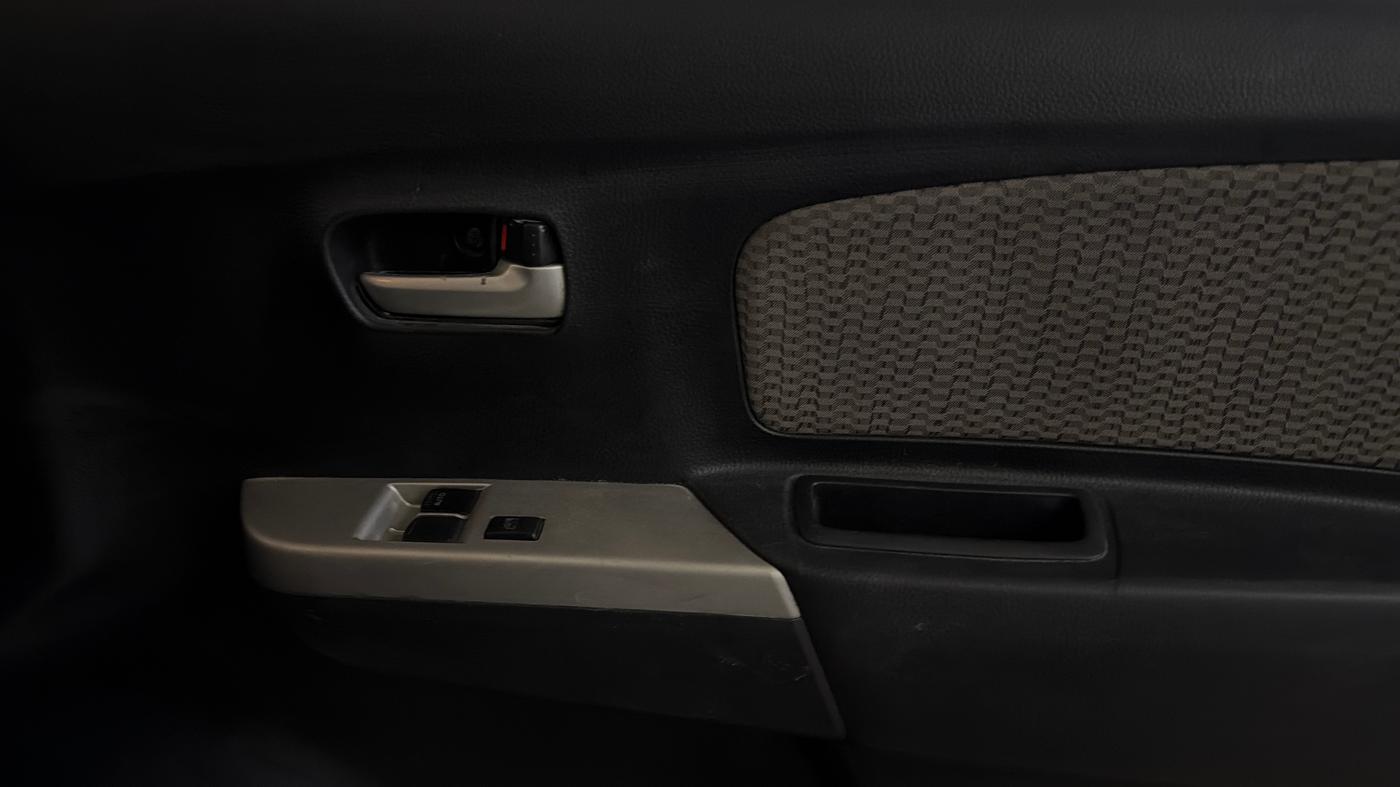 2016 Maruti Wagon R 1.0 LXI CNG, CNG, Manual, 64,597 km, Driver Side Door Panels Control
