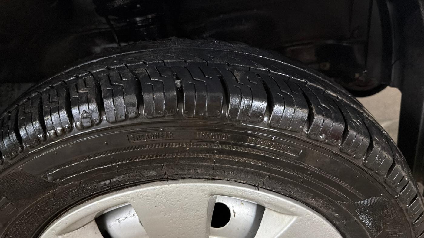 2016 Maruti Wagon R 1.0 LXI CNG, CNG, Manual, 64,597 km, Right Front Tyre Tread