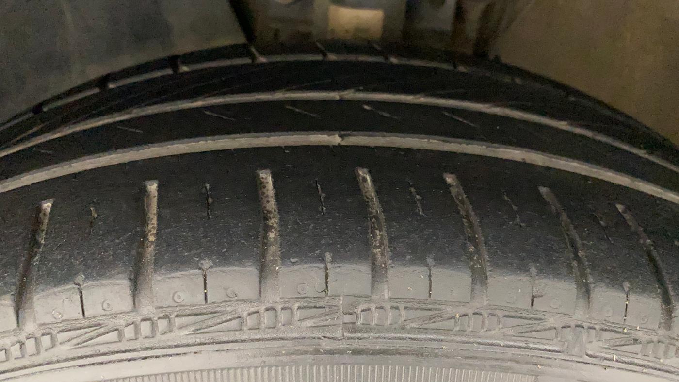 2019 Volkswagen Ameo COMFORTLINE 1.0L, Petrol, Manual, 54,390 km, Left Front Tyre Tread