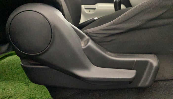2020 Maruti IGNIS ZETA 1.2, CNG, Manual, 1,23,362 km, Driver Side Adjustment Panel