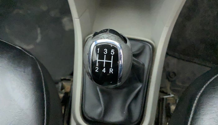 2018 Tata Tiago XZ PETROL, Petrol, Manual, 71,390 km, Gear lever - Knob cover torn