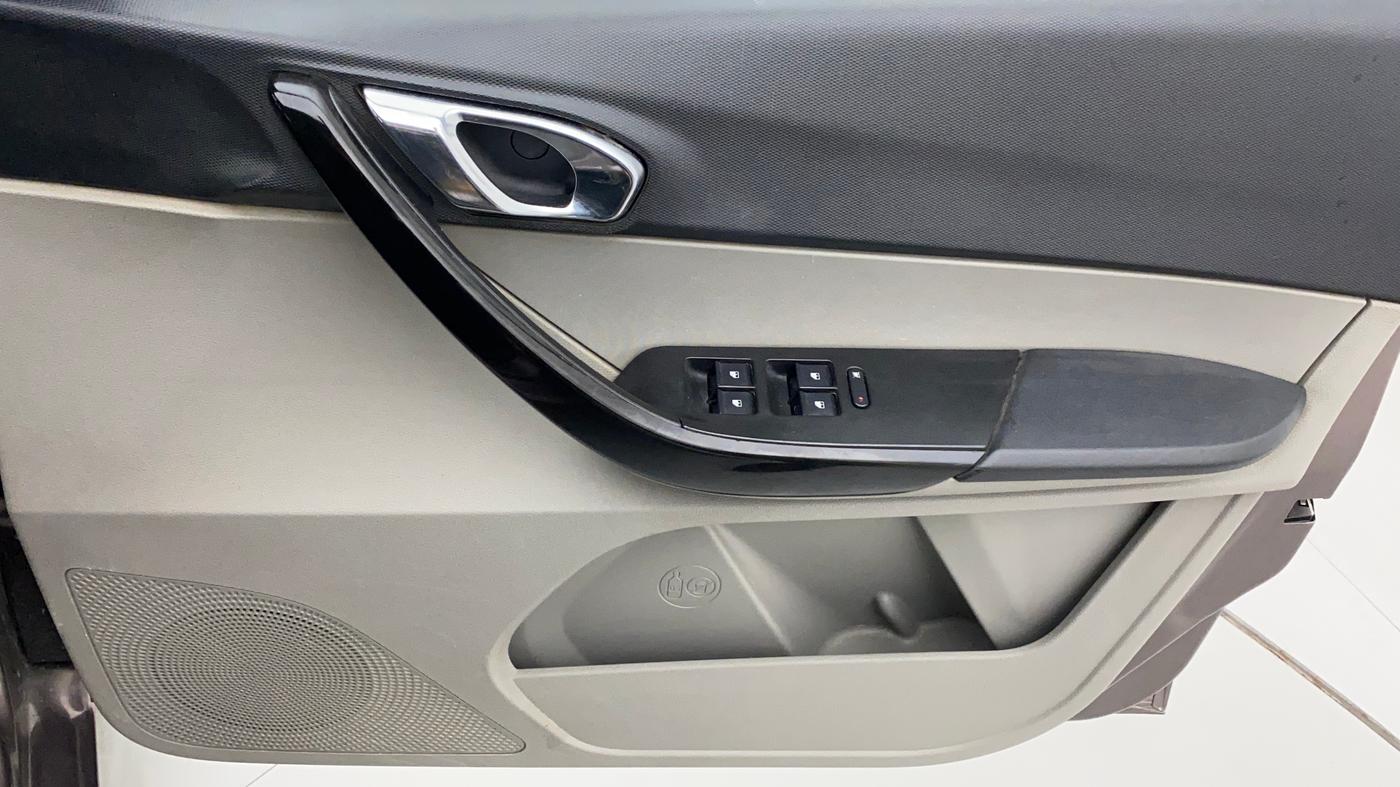 2018 Tata Tiago XZ PETROL, Petrol, Manual, 71,390 km, Driver Side Door Panels Control