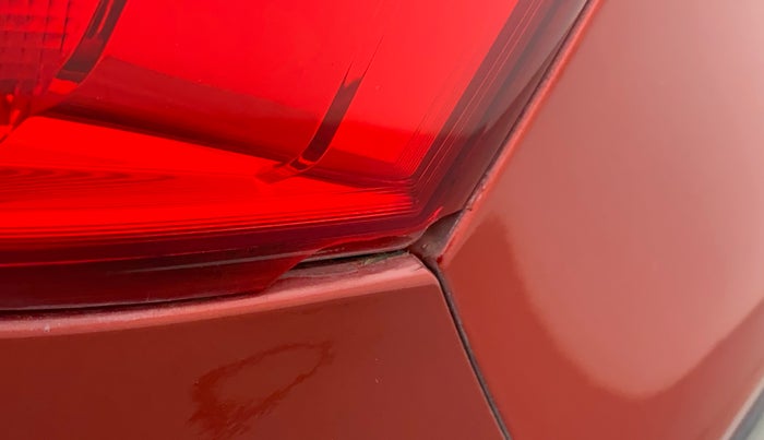 2016 Maruti Vitara Brezza ZDI PLUS DUAL TONE, Diesel, Manual, 1,07,751 km, Right tail light - Minor damage