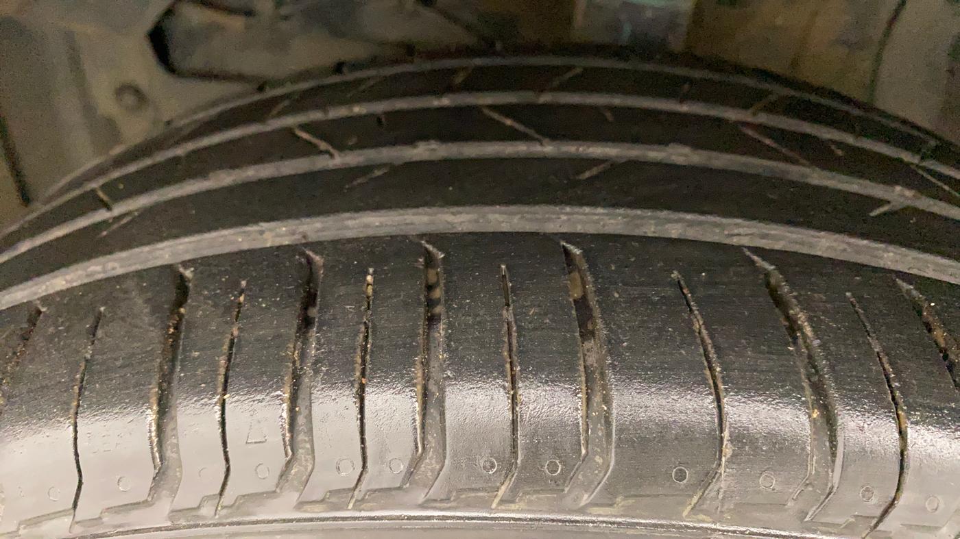 2016 Maruti Vitara Brezza ZDI PLUS DUAL TONE, Diesel, Manual, 1,07,751 km, Left Front Tyre Tread