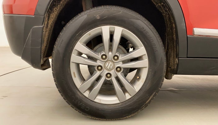 2016 Maruti Vitara Brezza ZDI PLUS DUAL TONE, Diesel, Manual, 1,07,751 km, Right Rear Wheel