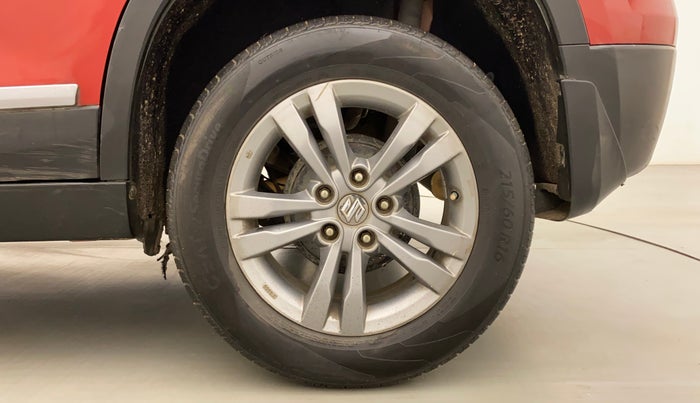 2016 Maruti Vitara Brezza ZDI PLUS DUAL TONE, Diesel, Manual, 1,07,751 km, Left Rear Wheel